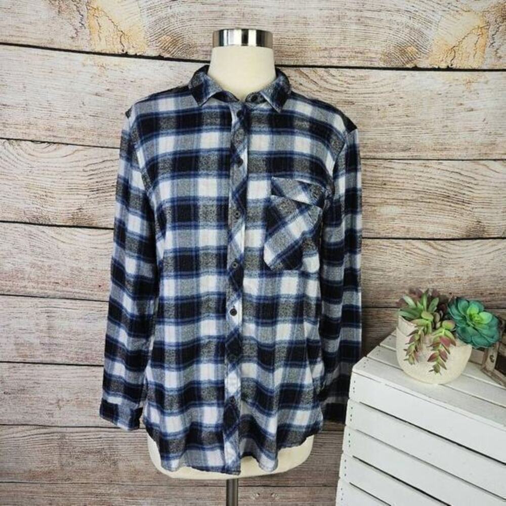 5/$25 Urban Outfitters BDG Buffalo Plaid Blue Flannel Button Down‎ Size Medium